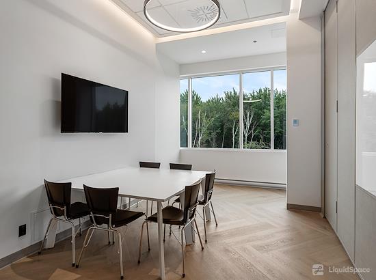 Working at 2C2B Coworking- Mascouche at Mascouche