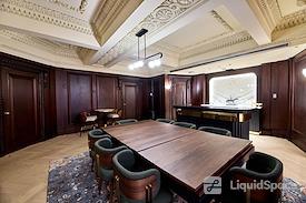 iQ Offices | 302 Bay St.