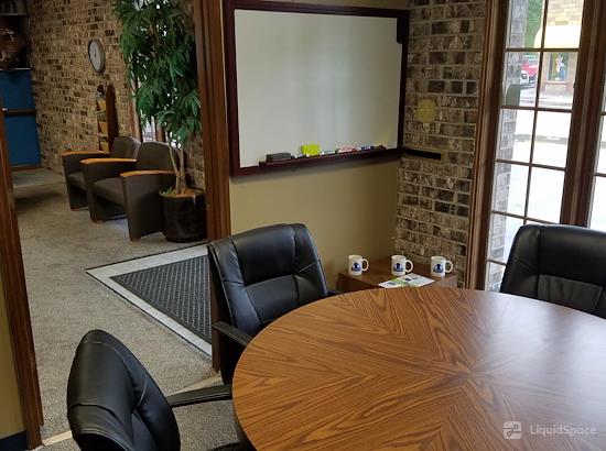 Working at College Park Office Suites at Topeka