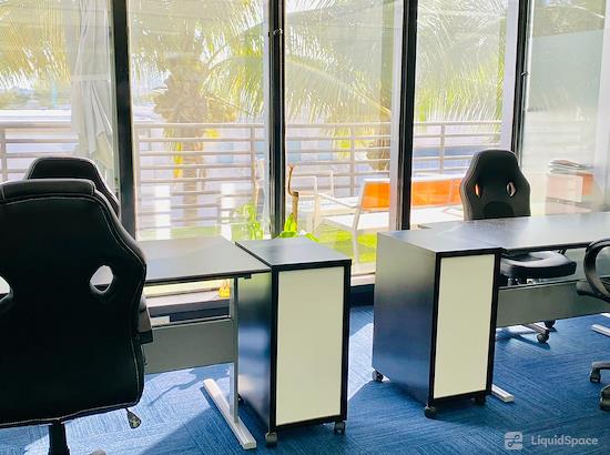 Working at Momentum Business Center at Miami Beach