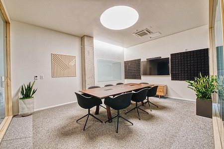 CENTRL Office - Lake Oswego - Medium Meeting Room (M3)