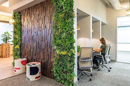Quest Workspaces - West Palm Beach Downtown - Coworking Flex Desk 2