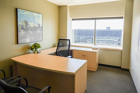 Intelligent Office First Canadian Place - Office 15