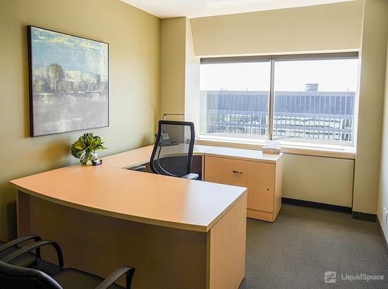 Working at Intelligent Office First Canadian Place at Toronto