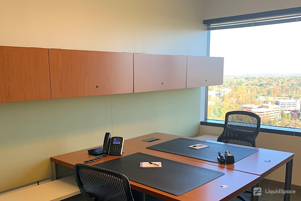 Carr Workplaces - Tysons - Exterior Office 1536