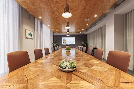 United Co. - Geneva Boardroom / 20 Person