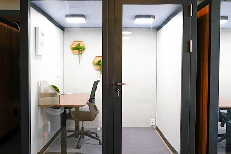 LionShare Cowork - Professional Meeting Rooms & Offices - Private Sound-Proof Office Pod (hourly)