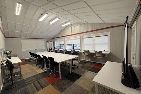 The Nest Coworking: Orange Park - Large Meeting Room (Up to 25)