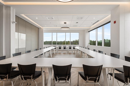 2C2B Coworking- Mascouche - Meeting room - Salle de réunion A - 28p