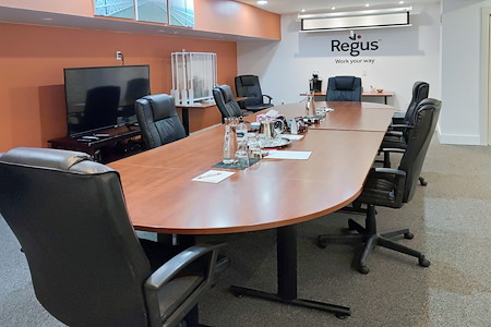 Regus | AB, Medicine Hat - 640 3rd St SE - Meeting Room