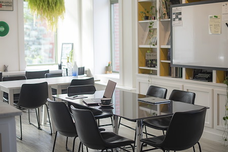Roy-Turner - Camas | Private suite Griffintown