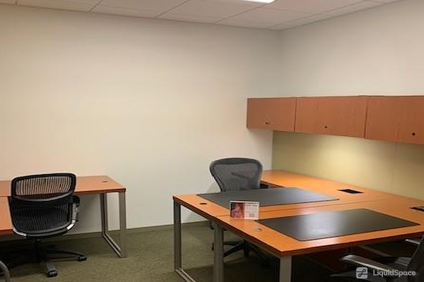 Carr Workplaces - Tysons - Touchdown Desk