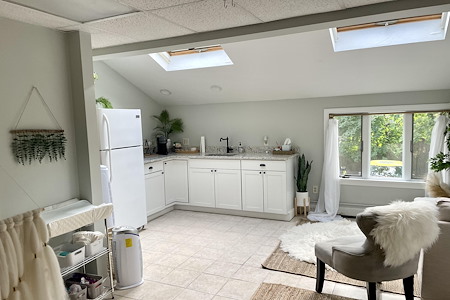 32R Spring Street - Sunlit Office w/Kitchenette and Bath