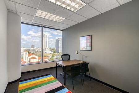 Regus | Downtown North Orange - Day Desk
