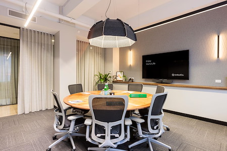 United Co. - Cairo Conference Room / 8 Person